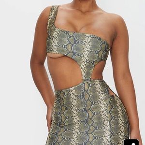 Pretty Little Thing dress